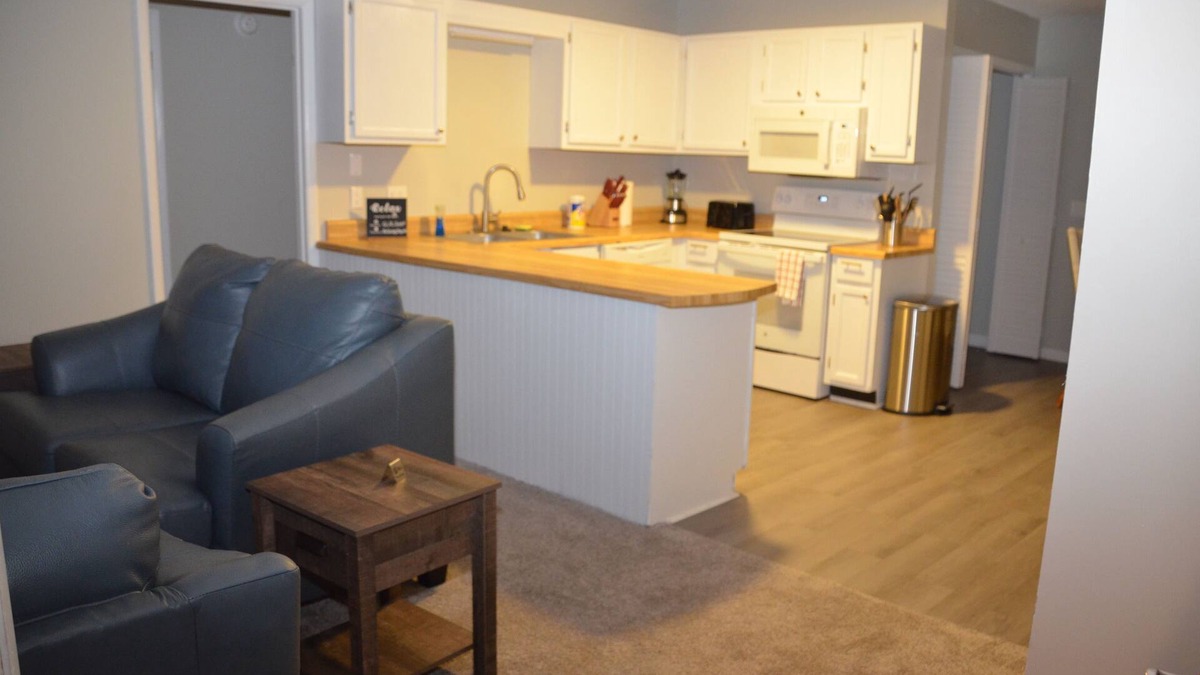 Daleville Apartment | Remodeled apartment one minute to Fort Novosel gate. Short or Long-term stays!