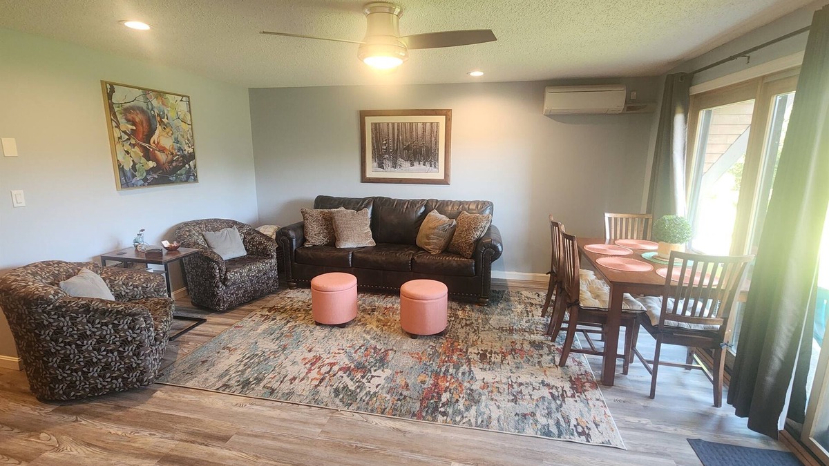 Bartlett Condo | Remodeled Condo| Mins to attractions| Nordic Village Amenities