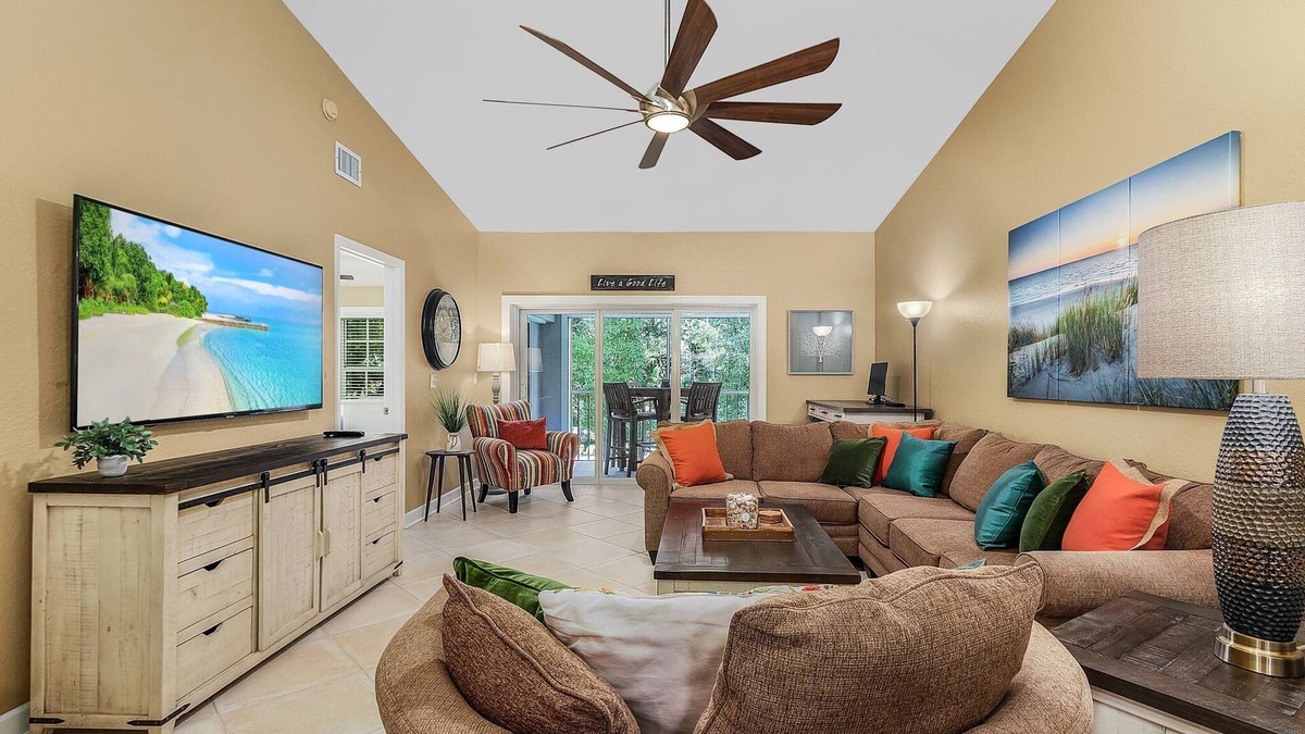 Pelican Bay Condo | Remodeled Condo Naples - In Neighborhood with Private Beach