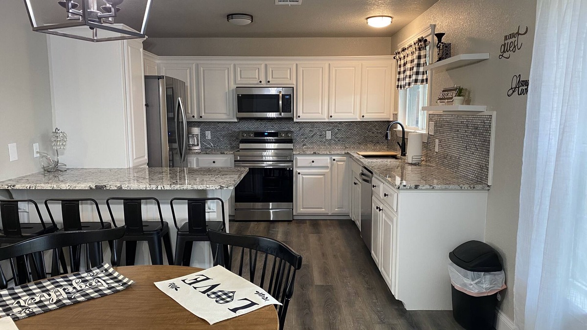 Howe House | Remodeled country home w/firepit, super close to great hiking trails