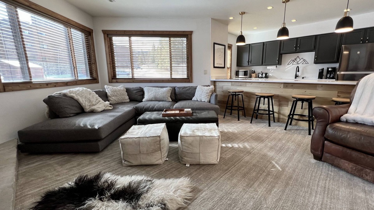 Historic District Condo | REMODELED Cozy Mountain Modern Ski-in 1 block to Heart of BreckenridgenHot Tubs