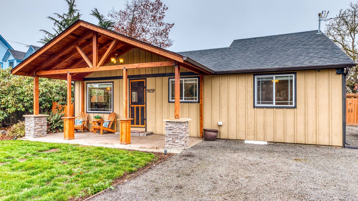 Coburg House | Remodeled, dog-friendly Willamette Valley home with large fenced yard
