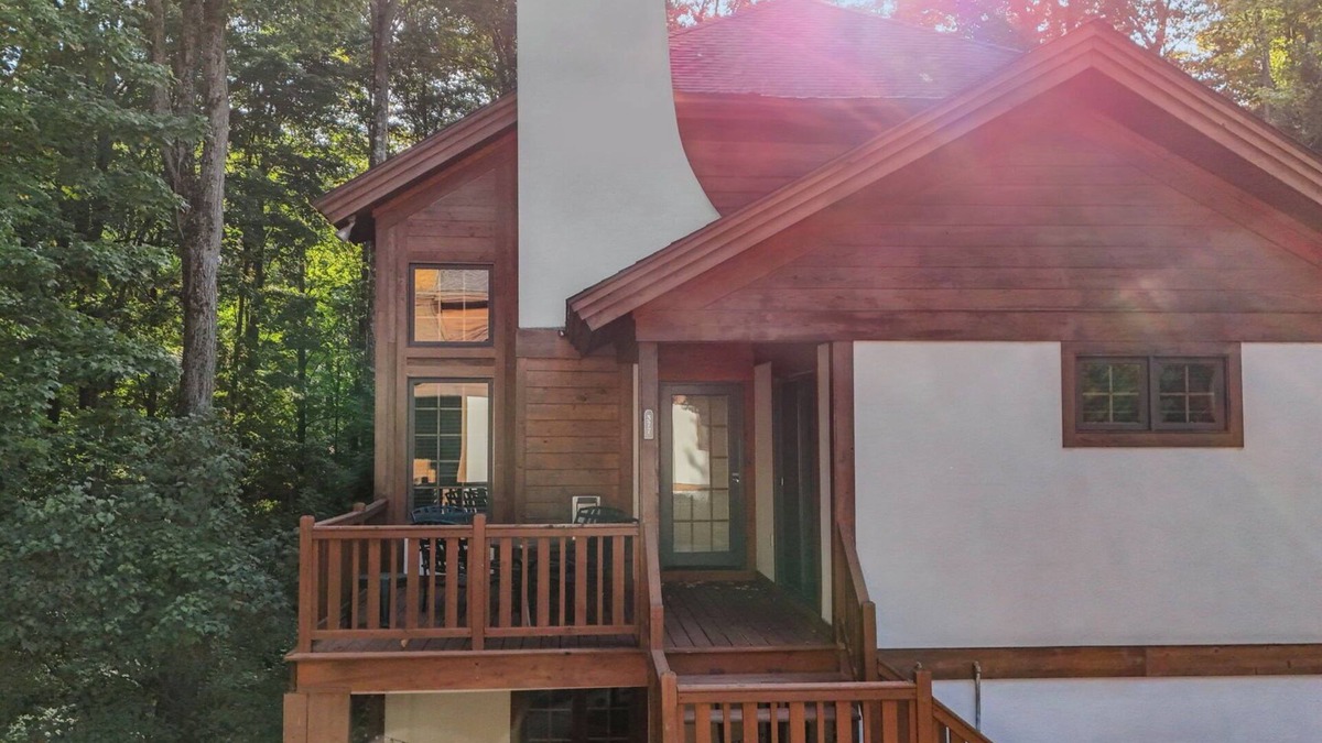 Boyne Falls Condo | Remodeled | Game Room | gas Fireplace | Walking Distance to the Slopes!