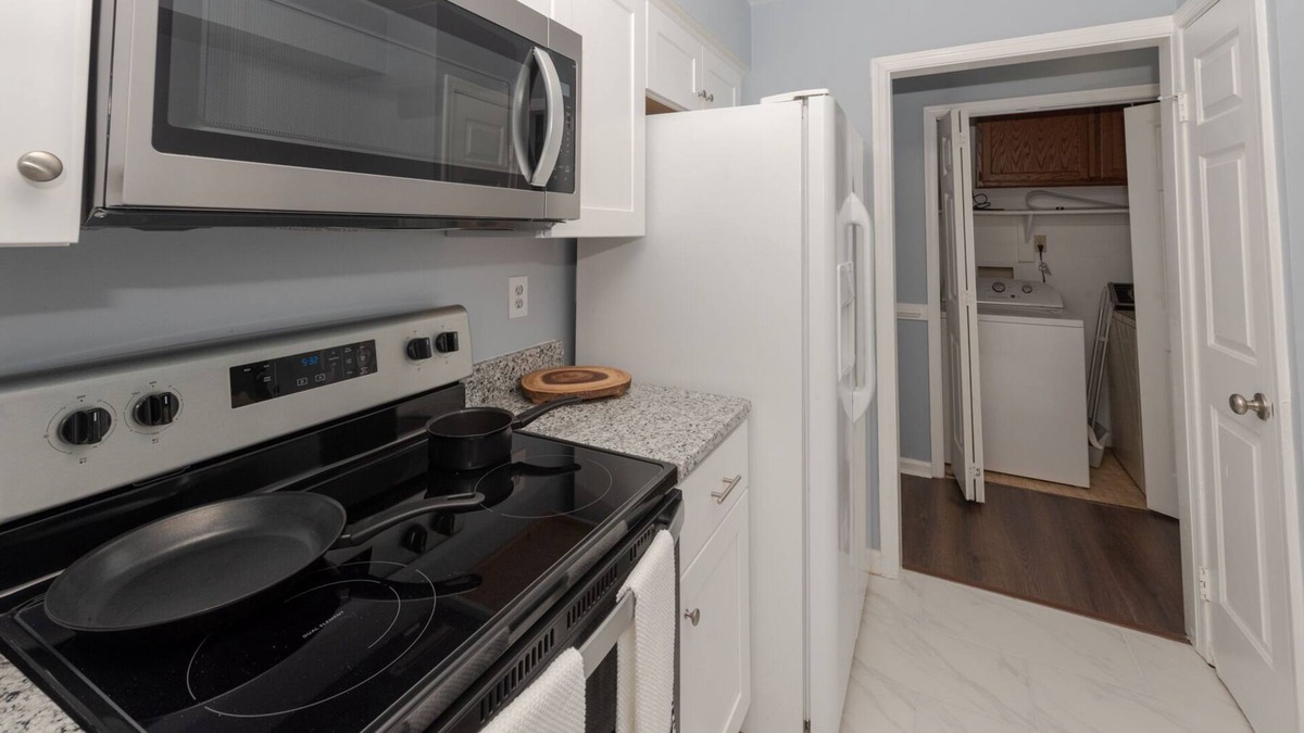 Norfolk - Virginia Beach House | Remodeled Gorgeous Townhome 15 min from the beach