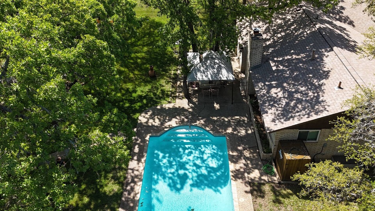 Cross Mountain House | Remodeled hill country house, pool, 1.25 fenced acres Fiesta Texas - Sea World