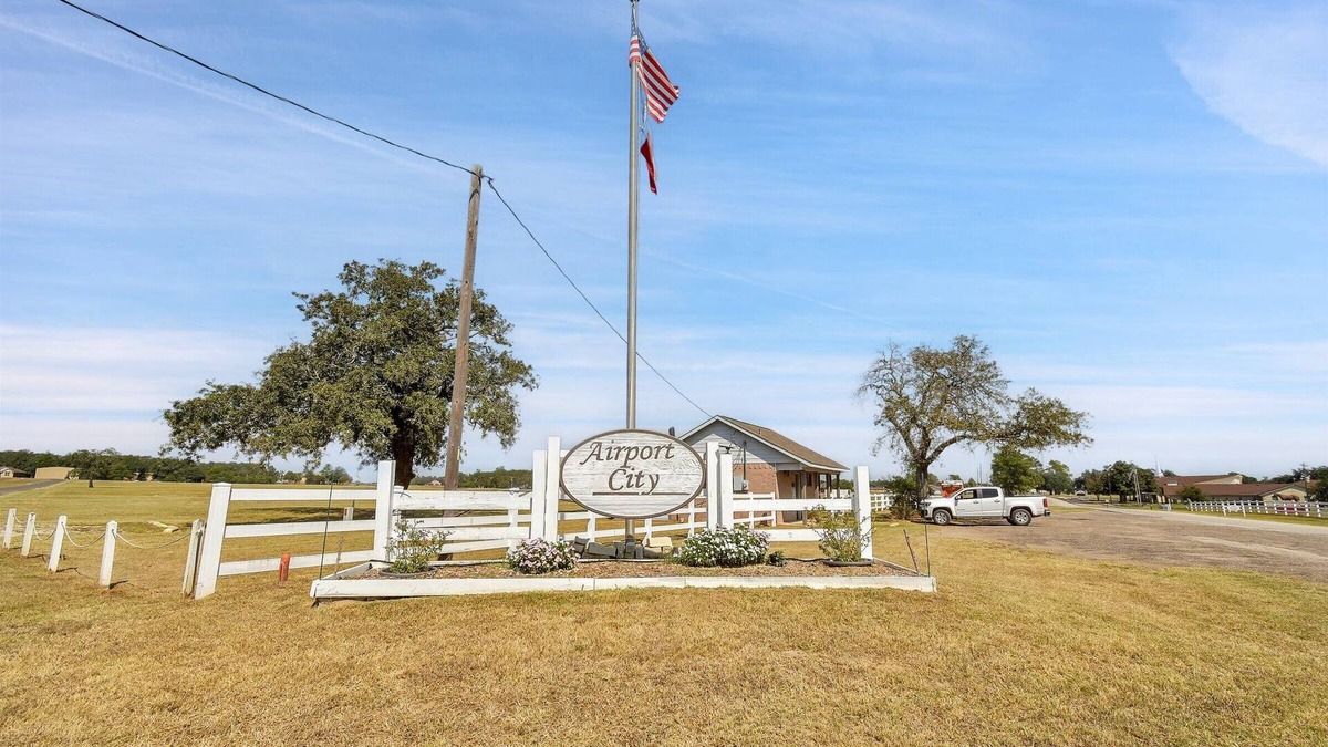 Hilltop Lakes Resort | Remodeled Hill top lake house