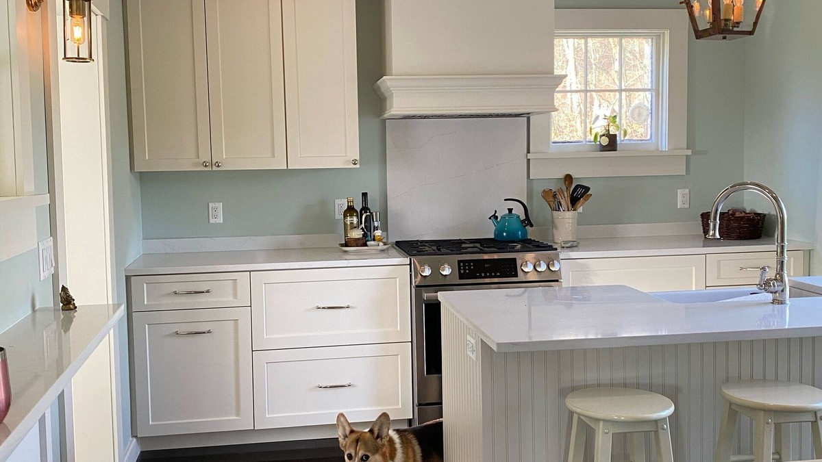 Fishs Eddy House | Remodeled historical farmhouse with luxury kitchen and bathrooms