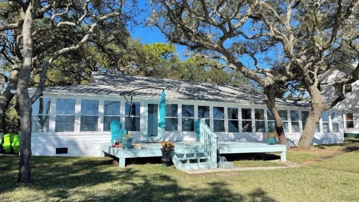Panacea House | Remodeled historical spacious waterfront beach house