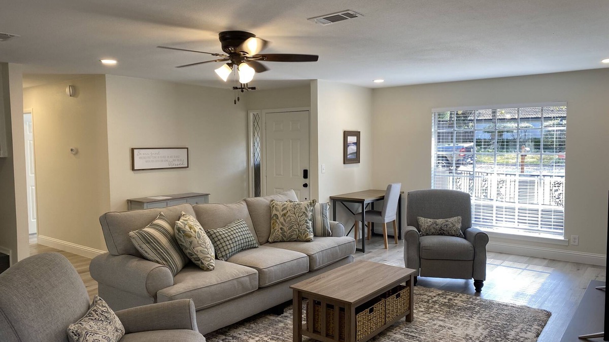 Euless House | Remodeled home in Euless- Spacious and centrally located-weekly discounts