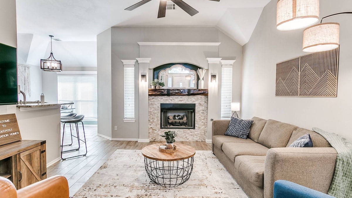 Edmond House | Remodeled home in quiet neighborhood-kid friendly