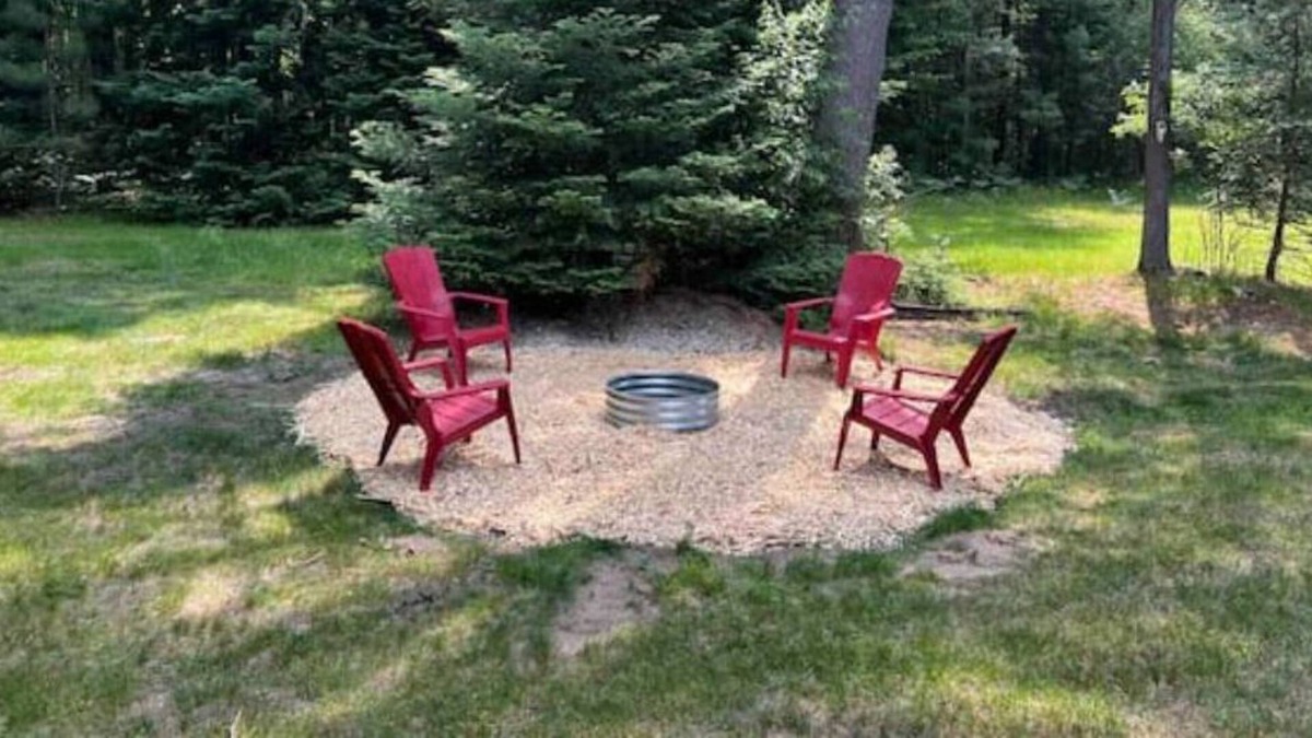 Roscommon House | Remodeled home just minutes from downtown Roscommon and Higgins Lake!