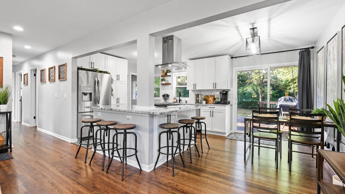 Minnetonka House | REMODELED Home, KING Beds, FAST WiFi