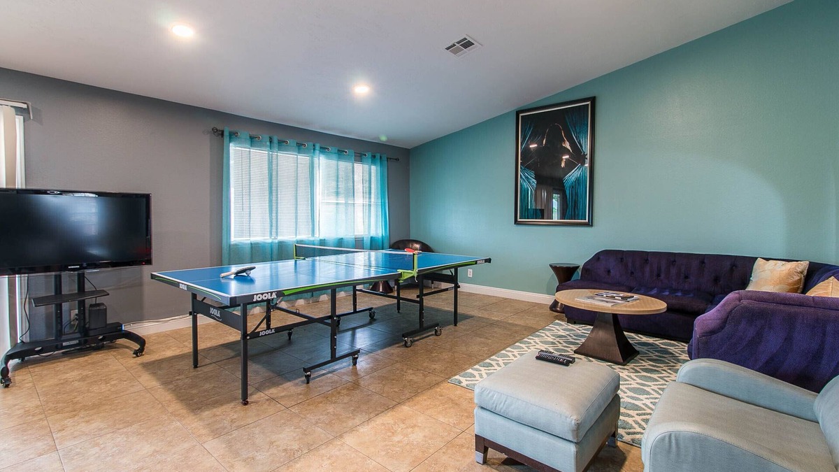 Sunrise Manor House | Remodeled House 10 guests In front of Golf Course