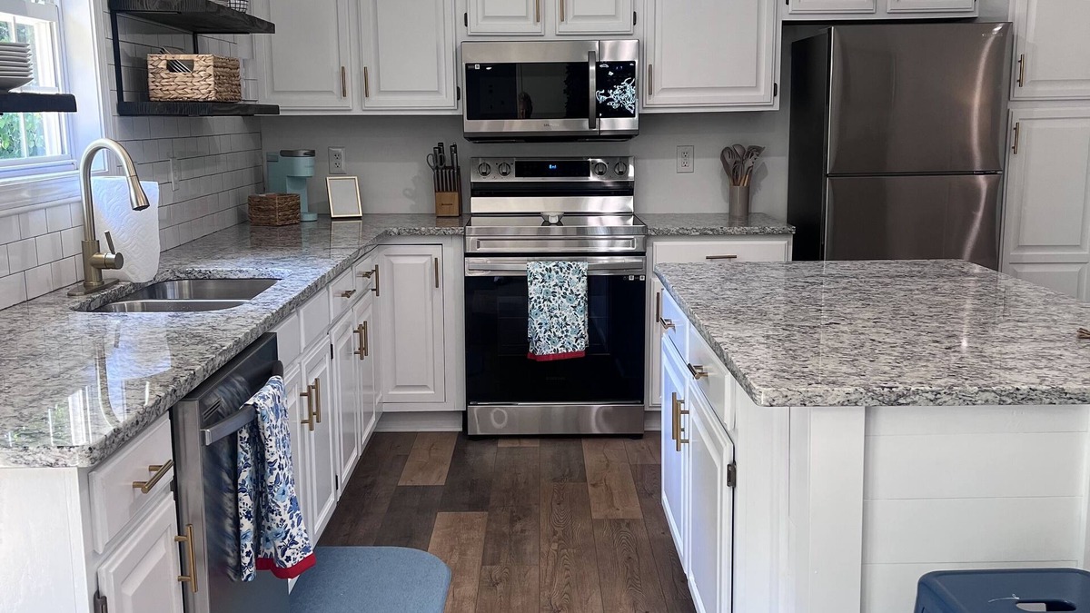 Jamestown House | Remodeled House Near Jamestown Marina, Room to Park Your Boat in Driveway!