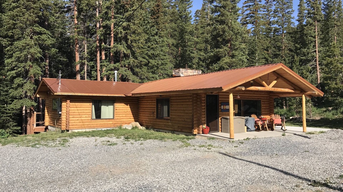 Saint Mary's House | Remodeled log cabin on the creek!