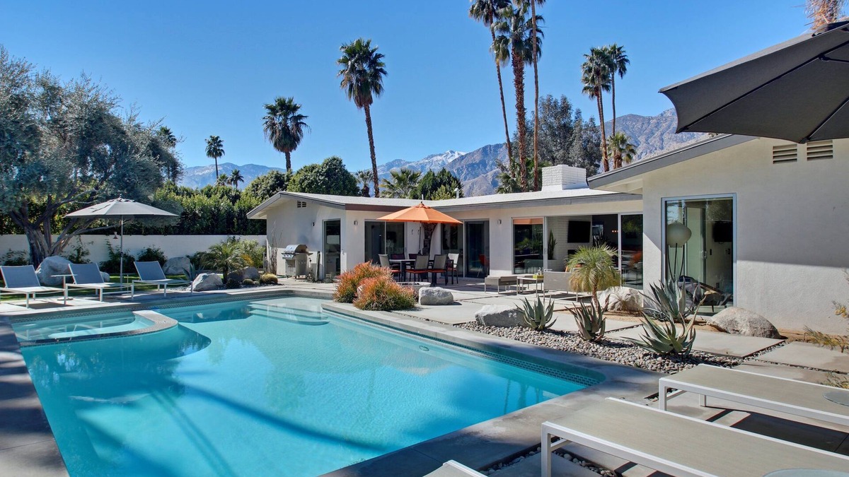 Deepwell Estates House | Remodeled Mid-Mod Home, Pool, Spa, Bocce Ball, Bikes, Fun!