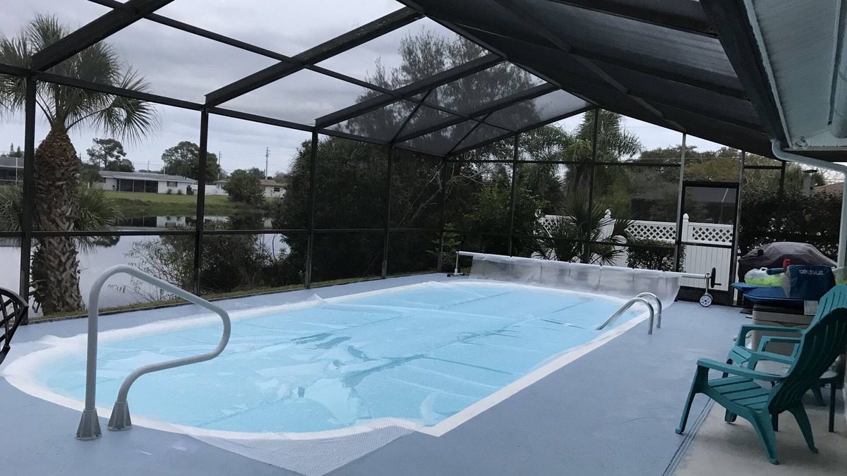 Englewood House | Remodeled Serene Lake Front Heated Pool House-3Bd/2Ba/LR/Kit-1.5 Miles to Beach!