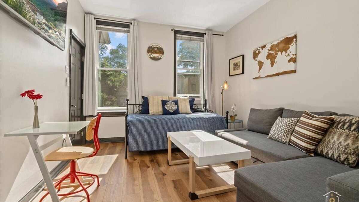 Bucktown Apartment | REMODELED Splendid Flat in Bucktown +Back Porch, Ranked GUEST FAVORITE! Pets OK!