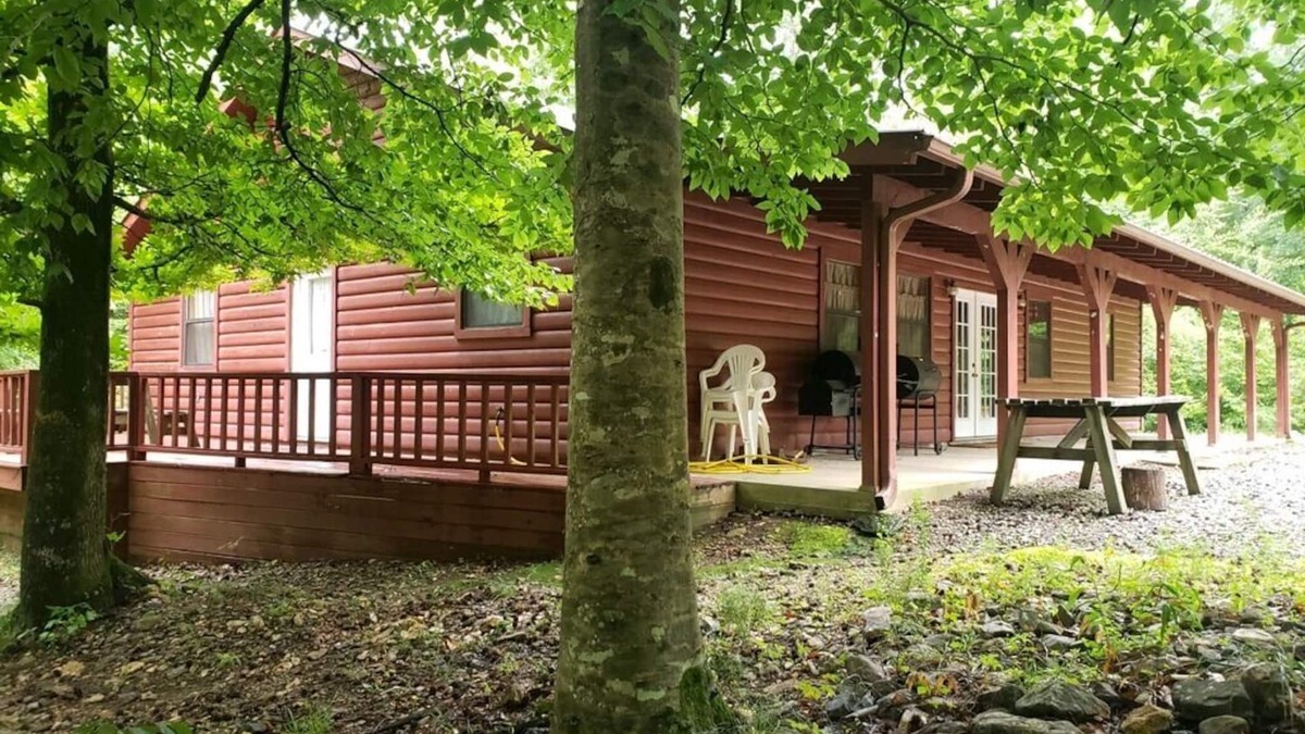 Board Camp Cabin | Remote Cabin on Sugar Creek Near Wolf Pen Gap-Ouachita National Forest