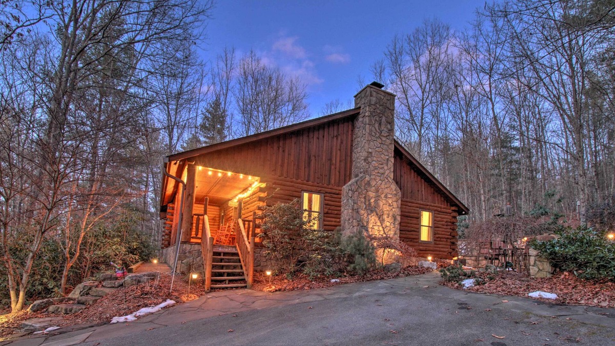 New Castle Cabin | Remote Cabin Retreat By Blue Ridge Mtn Trails