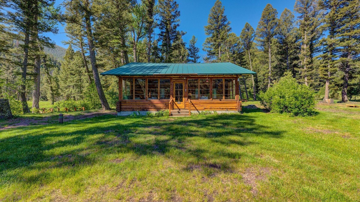 Canyon Creek Cabin | Remote, comfortable rustic cabins, tranquil stream-side, nature at your doorstep