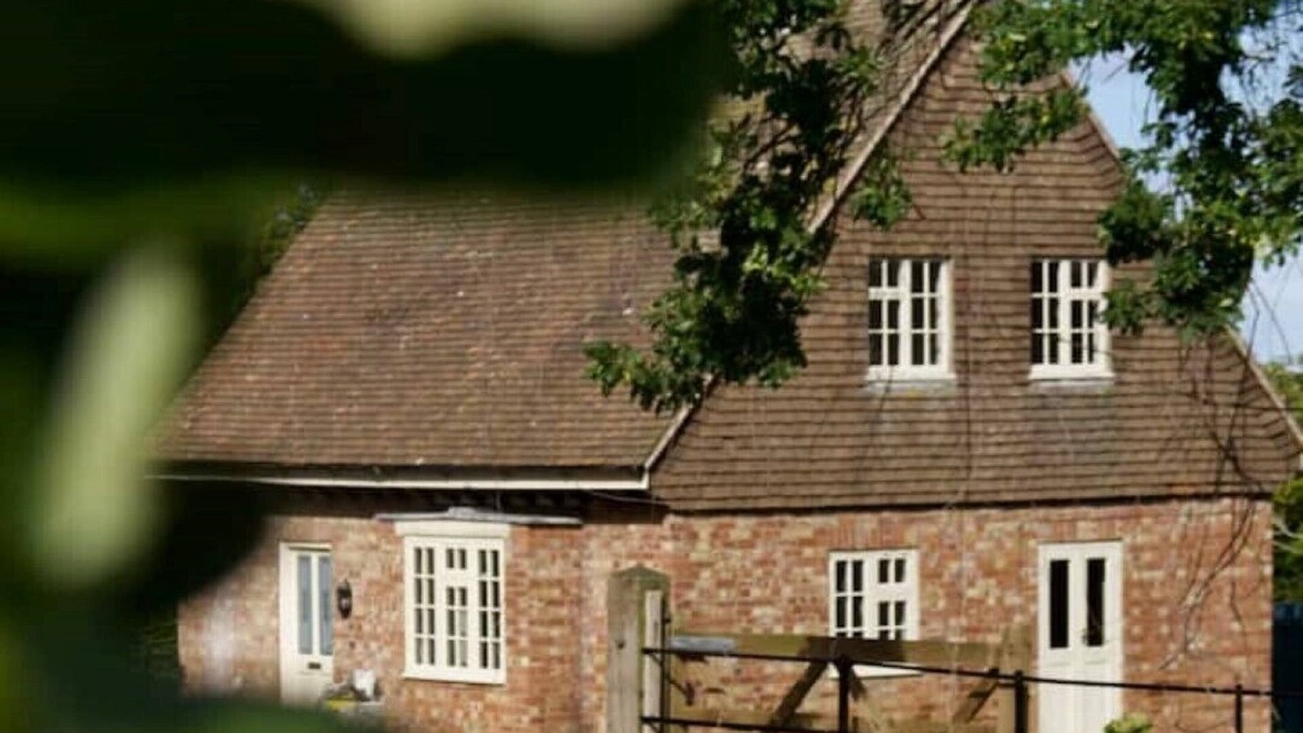 Old Somerby Cottage | Remote cosy Cottage with Wood burner.