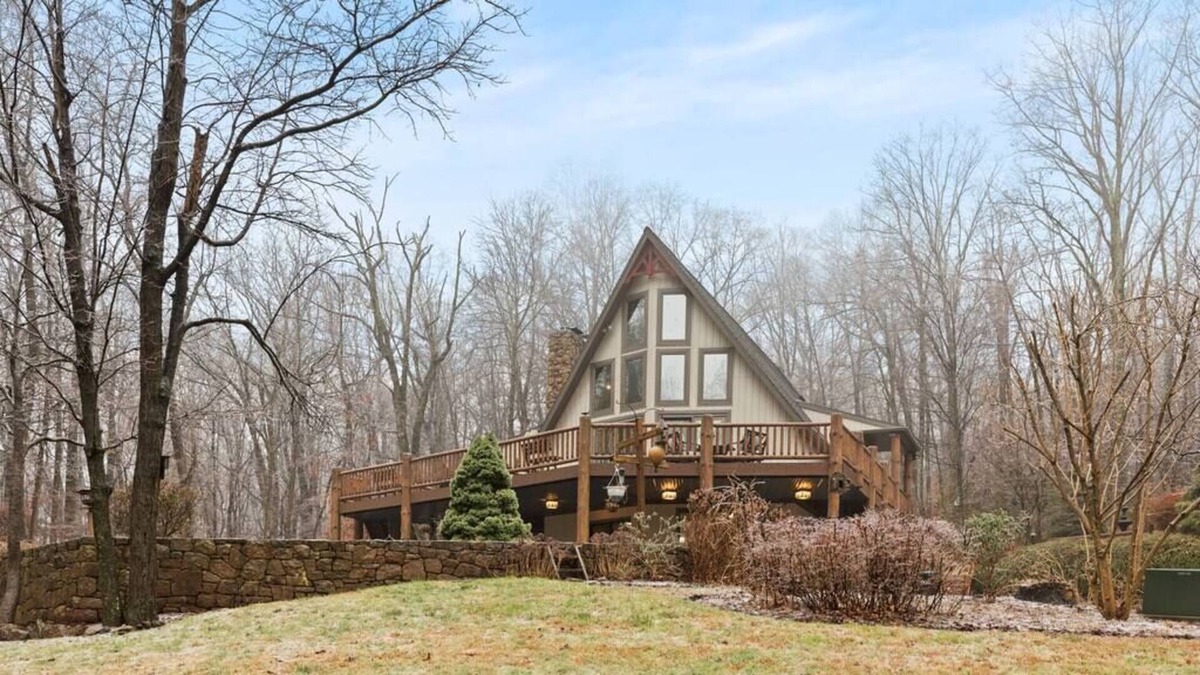 North Coventry Township Cabin | Remote Cozy Getaway in the Woods