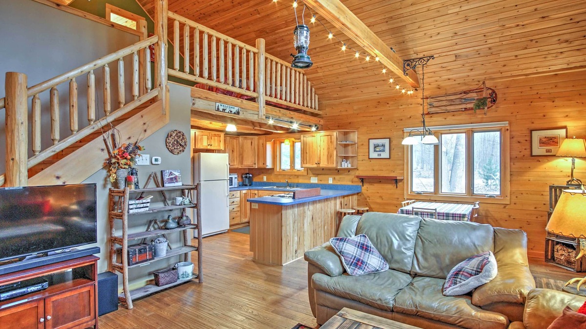 Pentwater Cabin | Remote Pentwater Cabin in the Woods: 5 Mi to Dtwn
