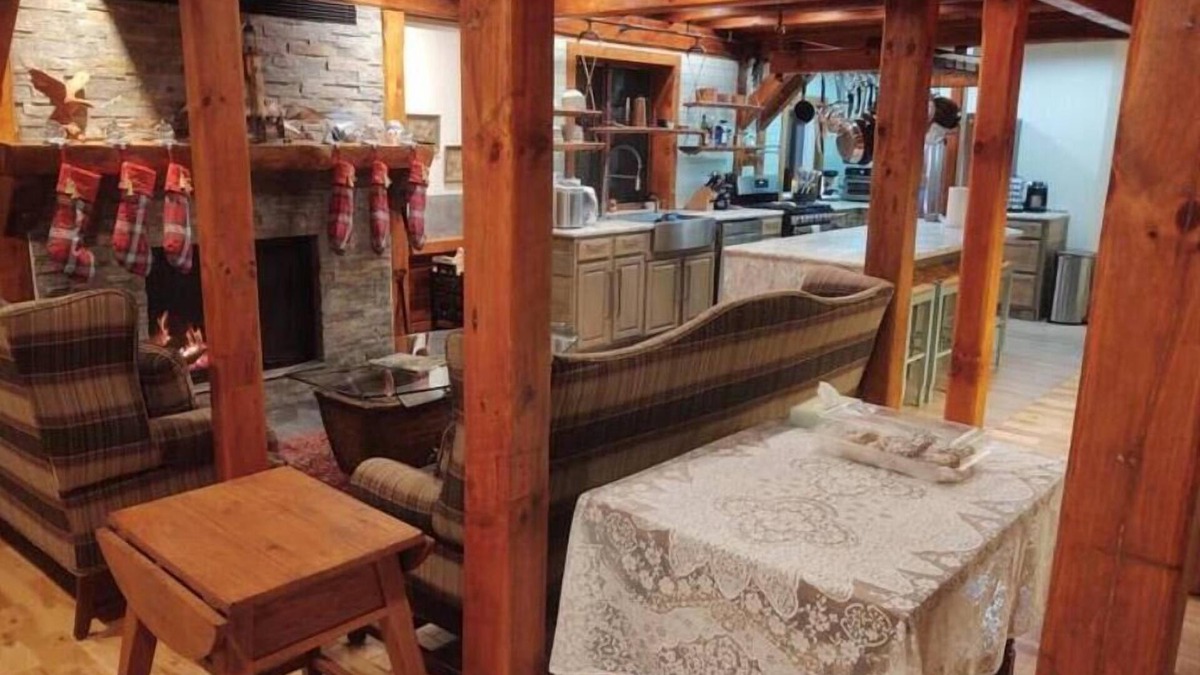 East Haddam House | Remote private, w/5 acre pond and w/Shooting Range @ Devils Hopyard State Park