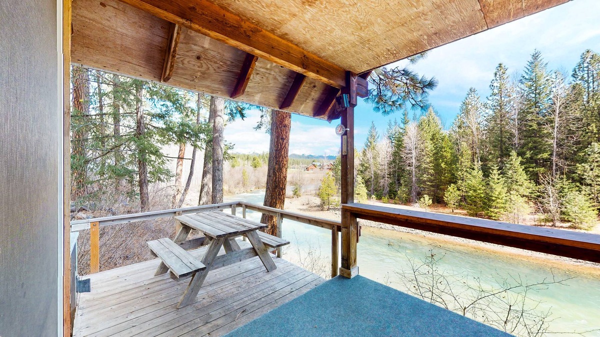 Cle Elum Cabin | Remote riverfront cabin with incredible views, deck, firepit & water access