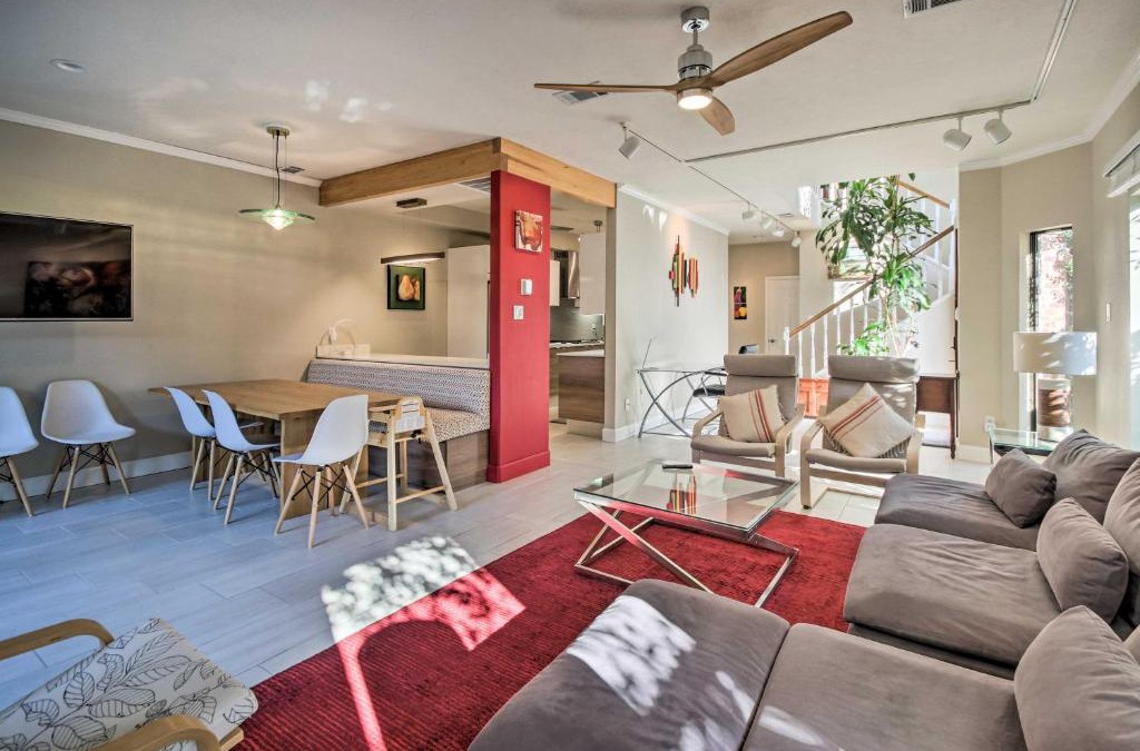 Boulevard Oaks House | Remote-Work Friendly Houston Home with Backyard!