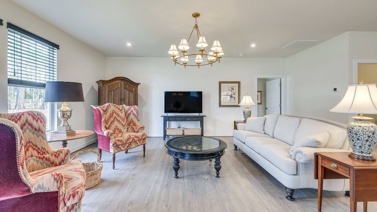 Bermuda House | Remote Work-Friendly Meadowville Landing Getaway