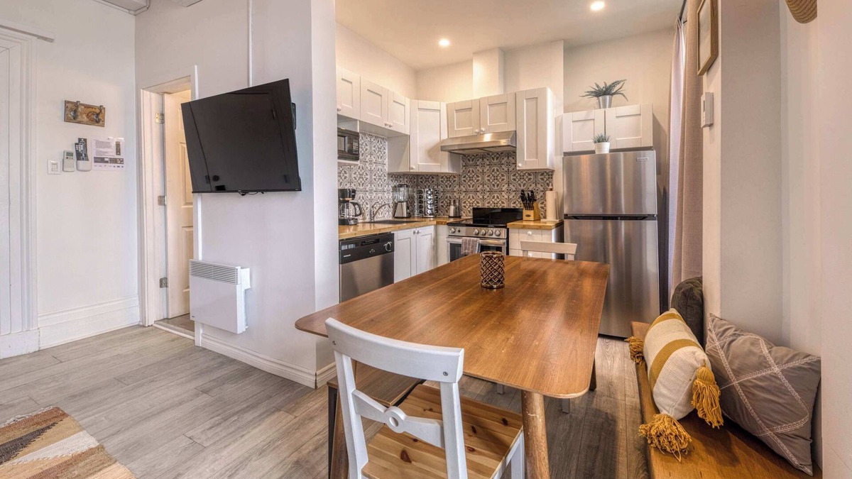 Lower Town Apartment | Remparts 2 Bed with Views Private Terrace & Sauna