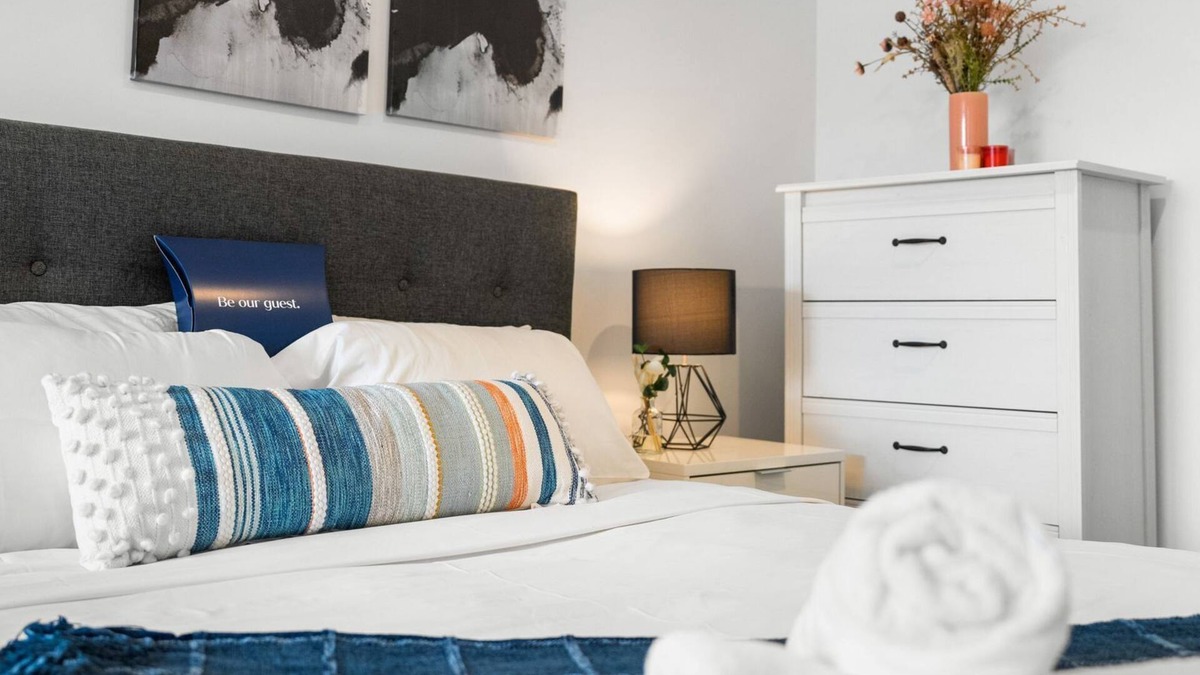 Adelaide Central Business District Apartment | Ren - Urban Charm Residence