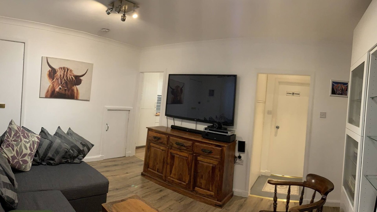 Seafield Apartment | Rena- Bright & Modern City Center Apartment.