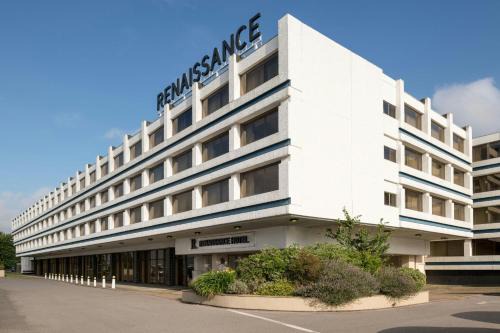 Heathrow Villages Hotel | Renaissance London Heathrow Hotel
