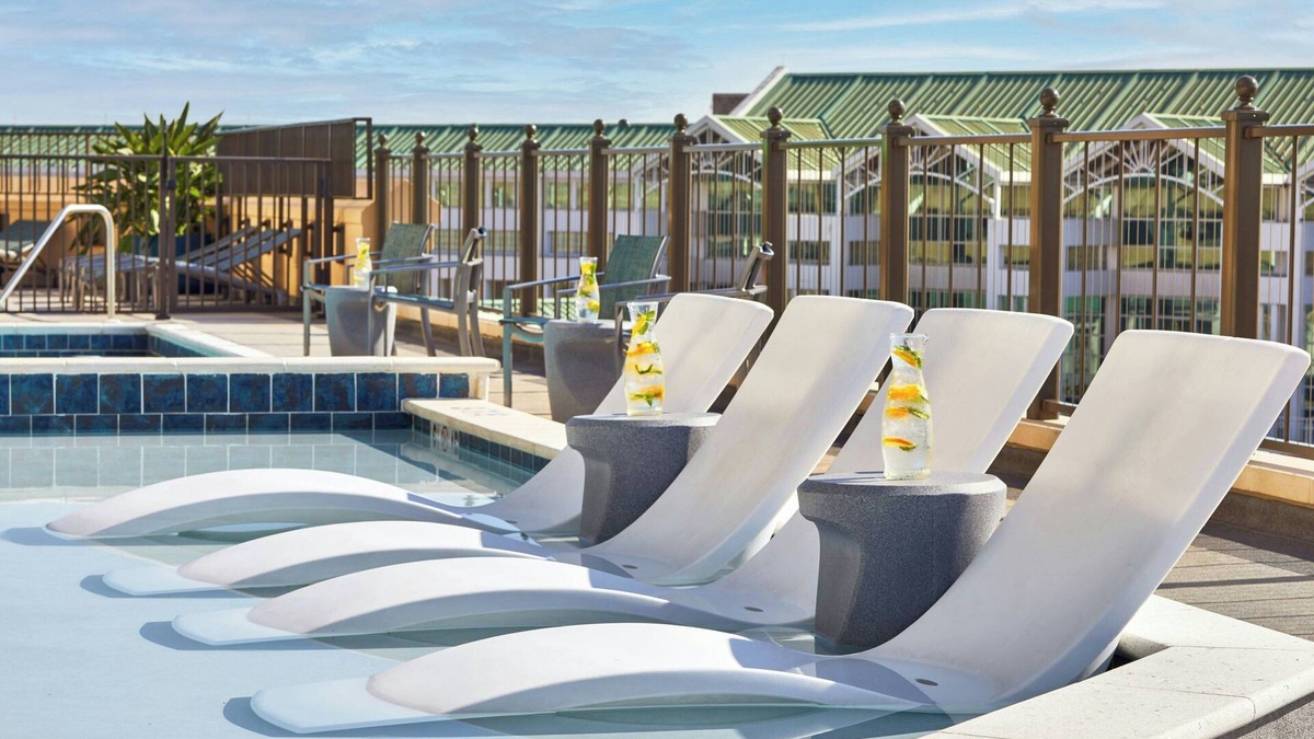 Central Business District Hotel | Renaissance Mobile Riverview Plaza Hotel