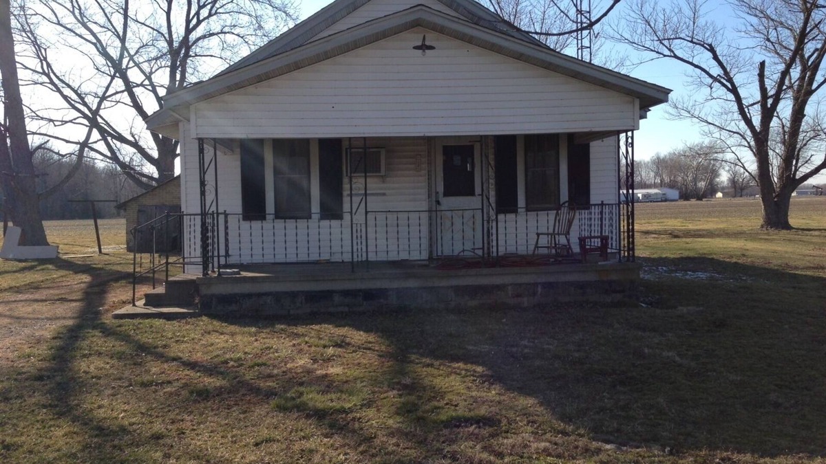 Nason Cabin | Rend Lake Hunting, Fishing, Golf Cabin