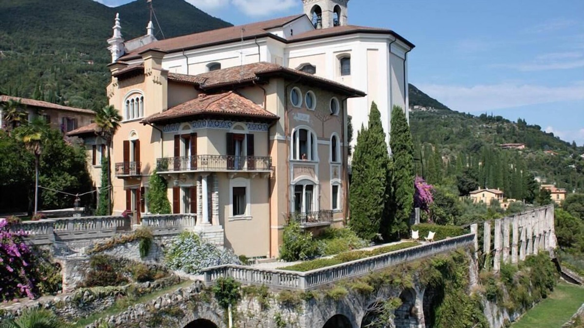 Gardone Riviera House | Renewed historical lake-view villa with large swim spa whirlpool