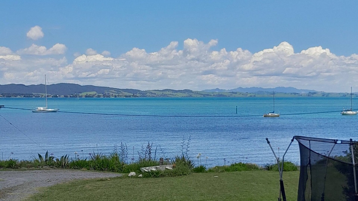 Whangarei Heads House | Reno nearly Complete. nNew huge deck in Novembern