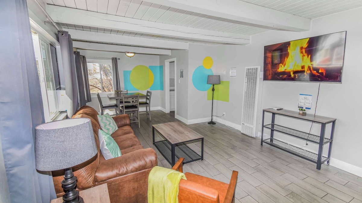 Northeast Reno House | Reno Upper Unit with King Bed & Pull-Out Couch