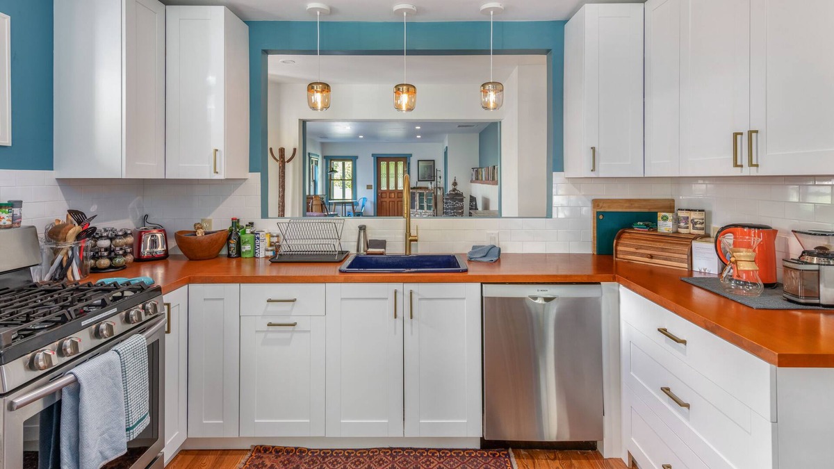 Redstone House | RENOVATED Redstone retreat, CO's best kept secret ski resorts, hot springs, wifi