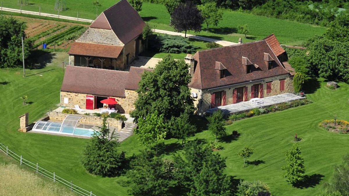 Sainte-Alvere Cottage | Renovated Farmhouse With Pool