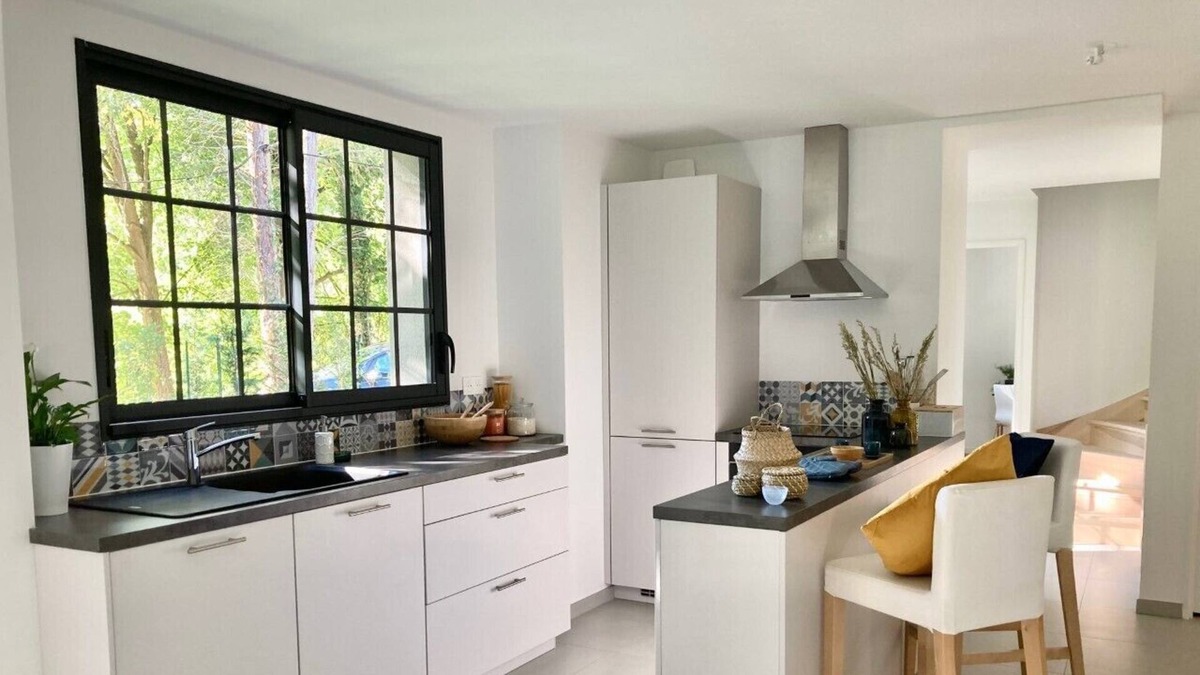 Brignais House | Renovated 12 person house 173m2 with garden 1156m2 15mn from Lyon