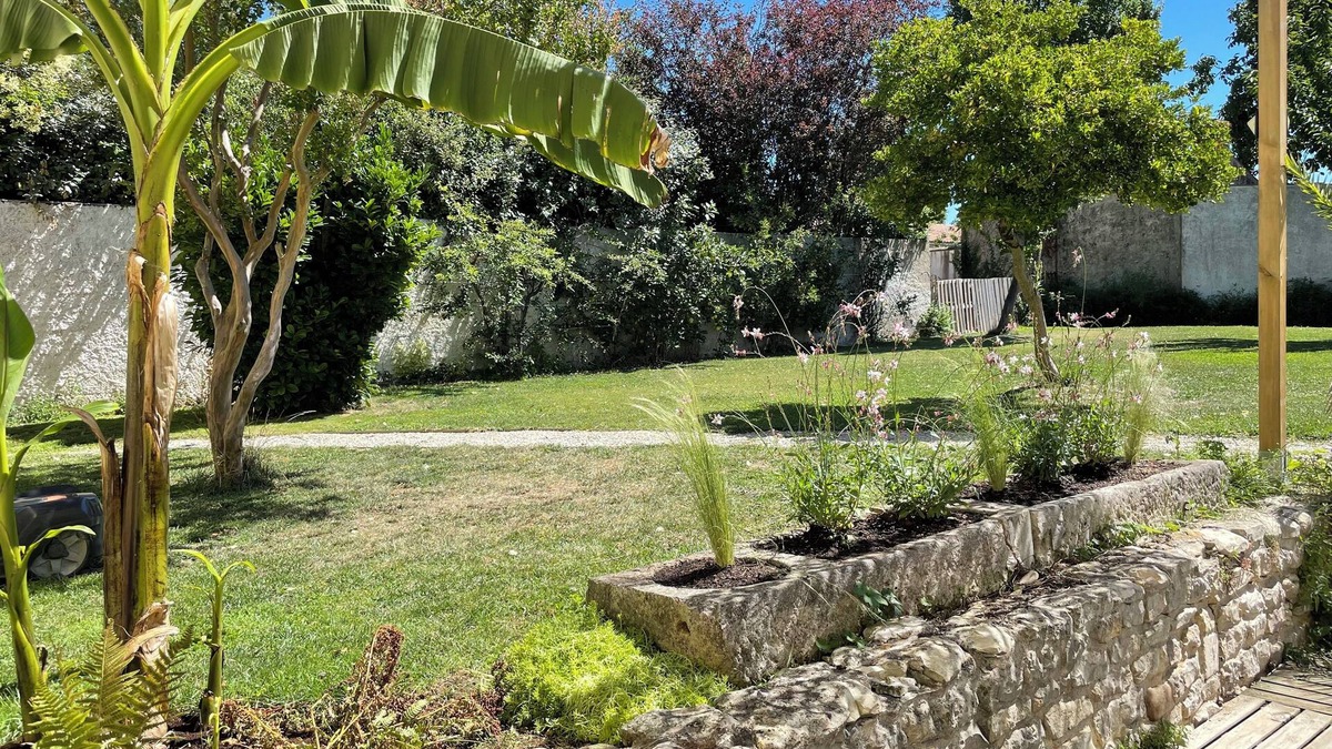 Puilboreau House | Renovated 19th century farmhouse 260m