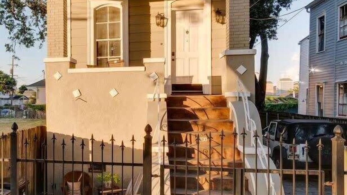 Faubourg Delassize House | Renovated 1BD Steps to St Charles Ave & Street Car