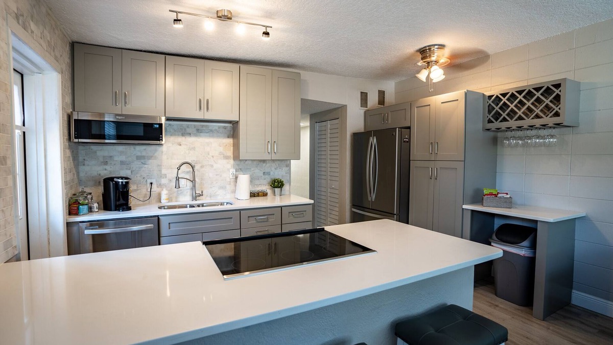 Lawsona - Fern Creek House | Renovated 2/1 Duplex near by Lake Eola