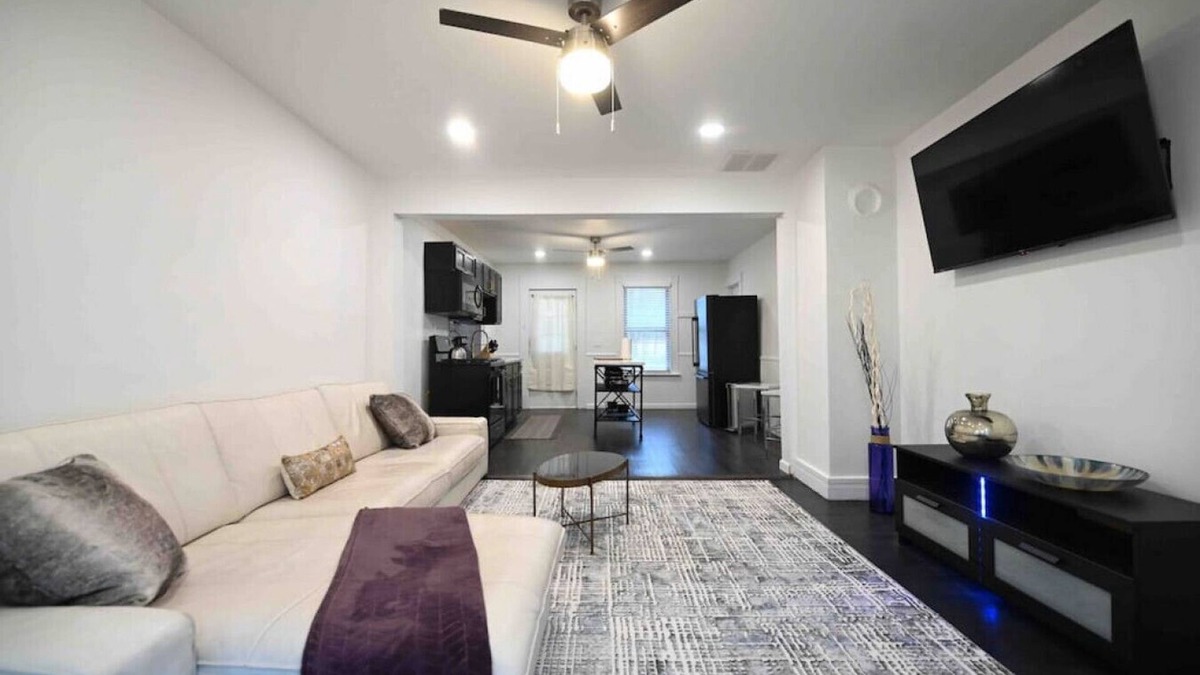 Ansonia Apartment | Renovated 2 bedroom entire apartment w/parking