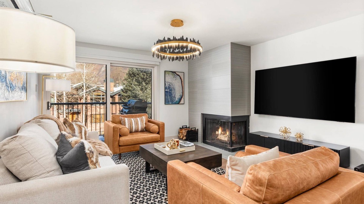 Downtown Apartment | Renovated 2 BR/2 BA In Town with AC!