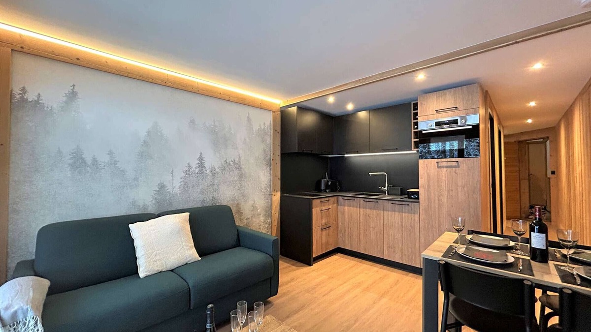 Meribel Centre Apartment | Renovated 2-room apartment with balcony and pool access - Méribel
